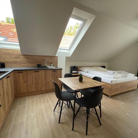سيغيد Rezidex Apartmanhaz المظهر الخارجي الصورة