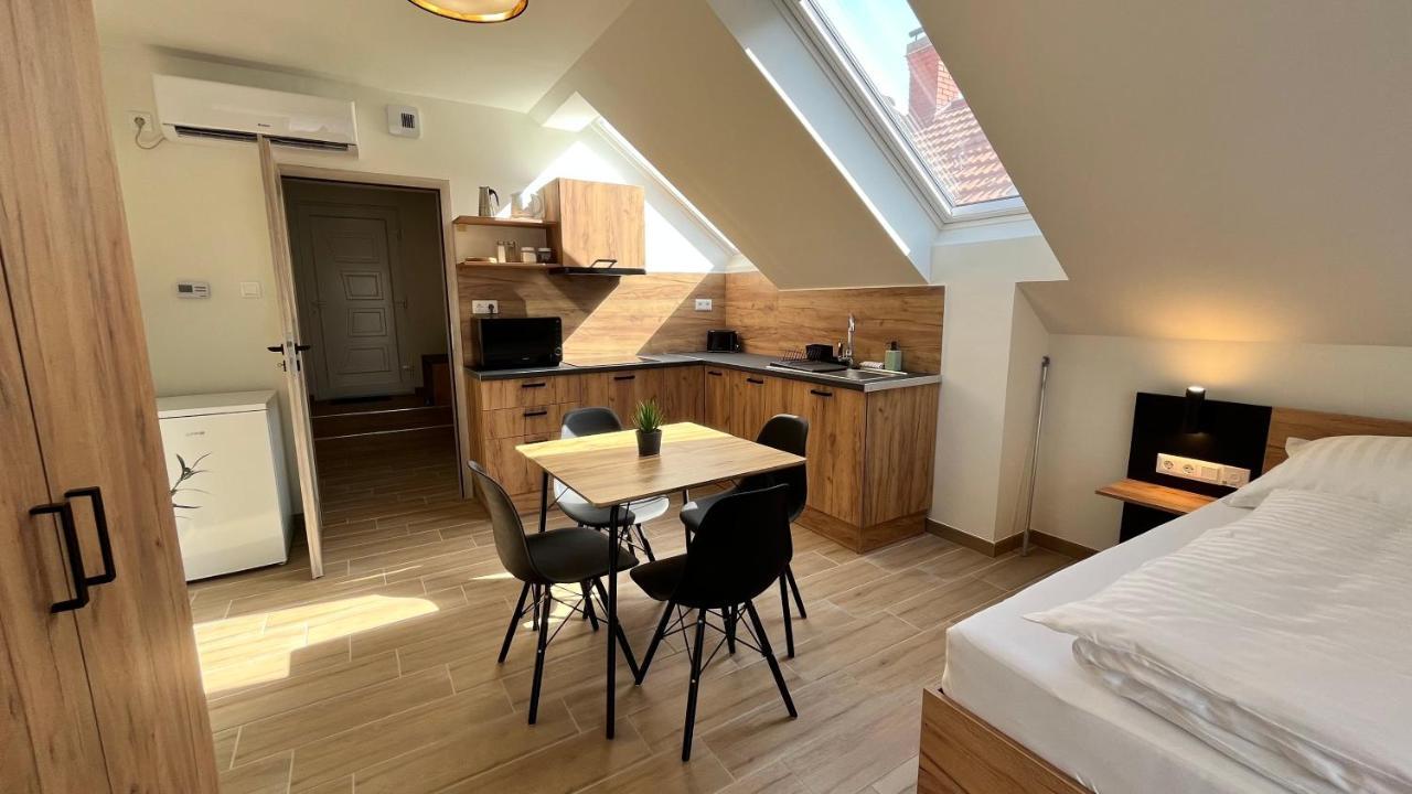 سيغيد Rezidex Apartmanhaz المظهر الخارجي الصورة