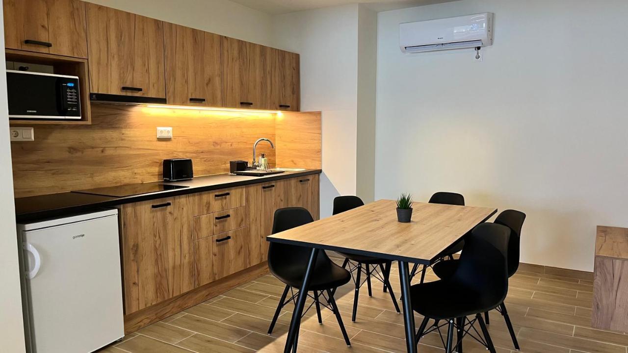سيغيد Rezidex Apartmanhaz المظهر الخارجي الصورة