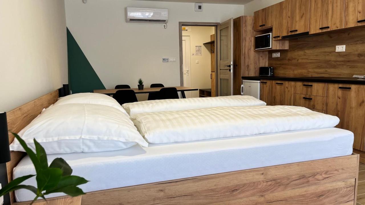 سيغيد Rezidex Apartmanhaz المظهر الخارجي الصورة