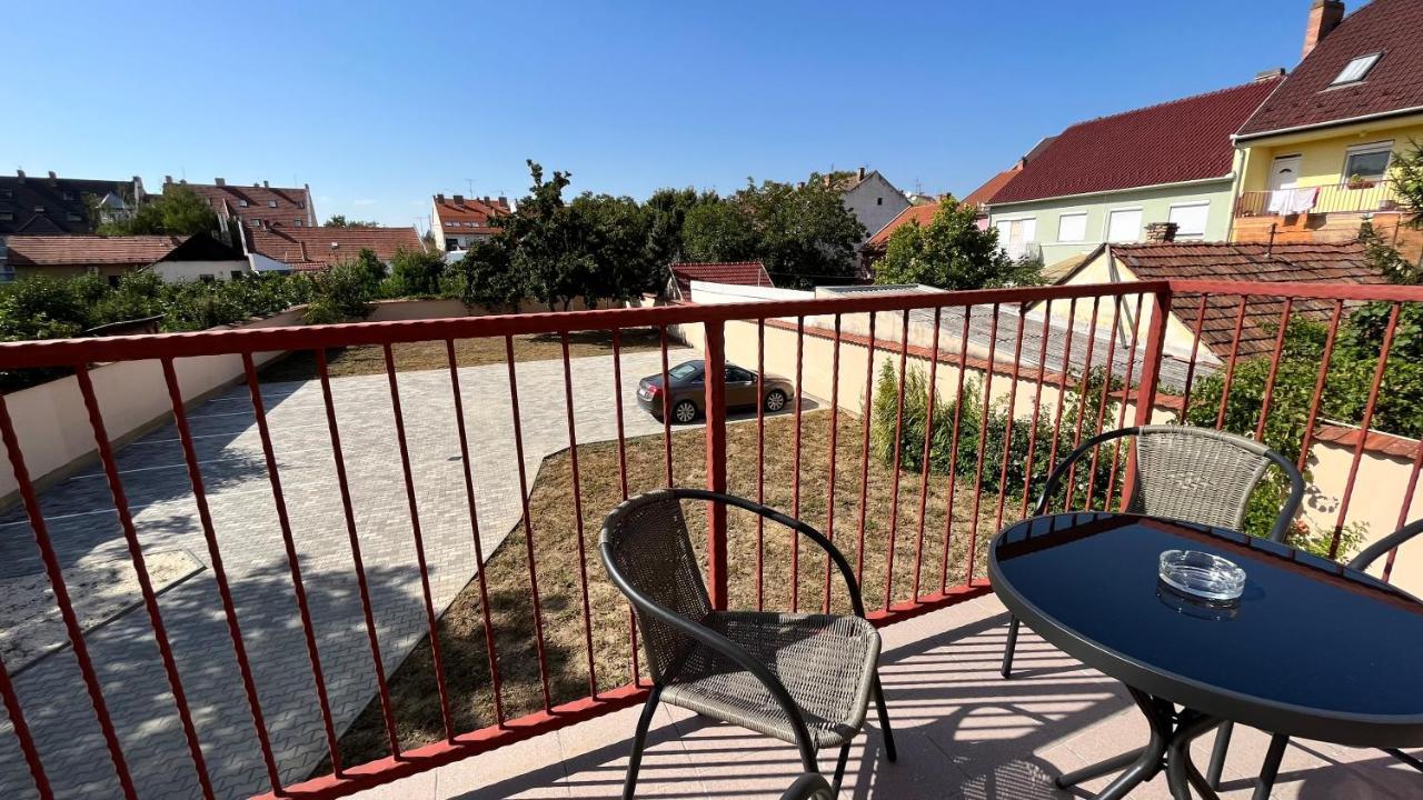 سيغيد Rezidex Apartmanhaz المظهر الخارجي الصورة