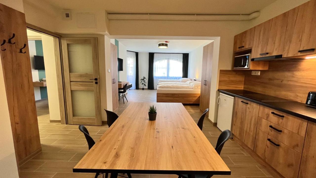 سيغيد Rezidex Apartmanhaz المظهر الخارجي الصورة