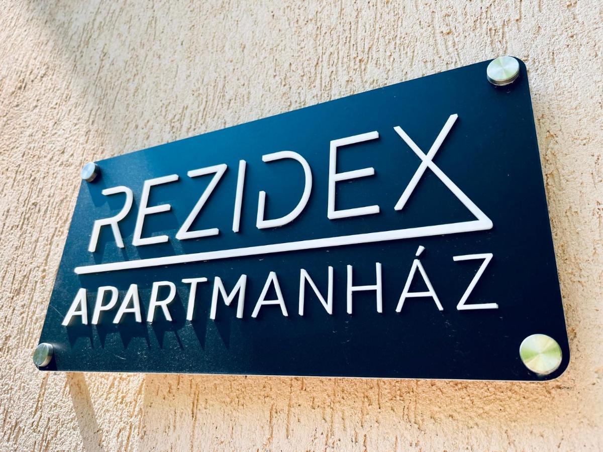 سيغيد Rezidex Apartmanhaz المظهر الخارجي الصورة